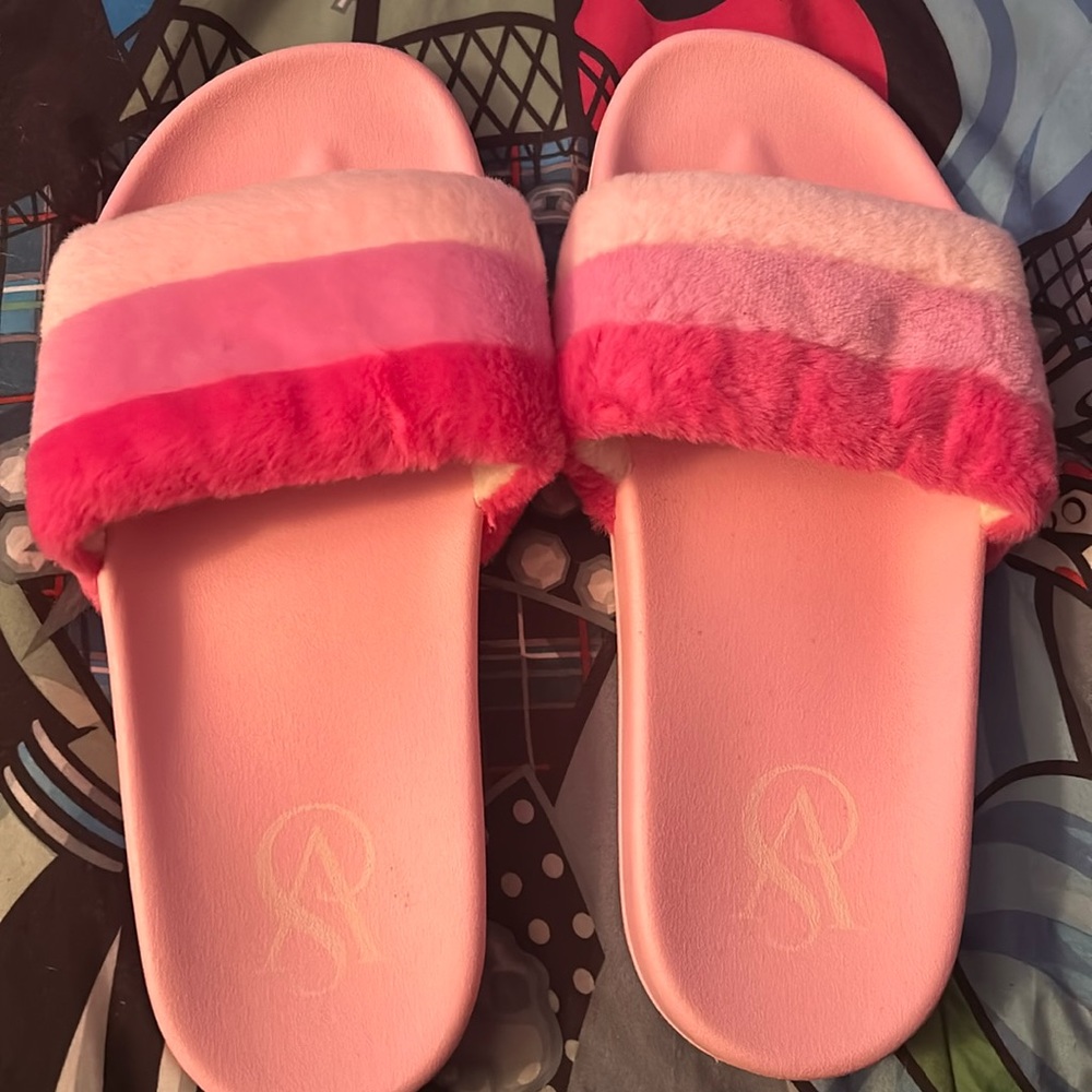 Victoria’s Secret Pink Fur Slides